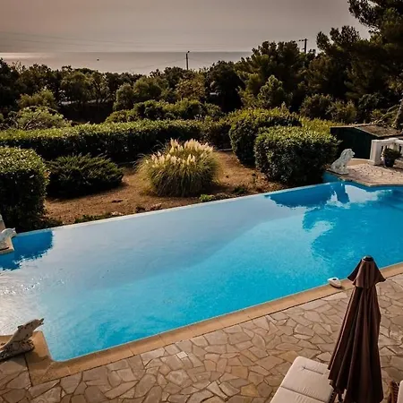 With Sea View, 1 Km From The And Center, Bbq, Tennis Close By *