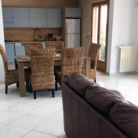 Villa With Sea View, 1 Km From The And Center, Bbq, Tennis Close By