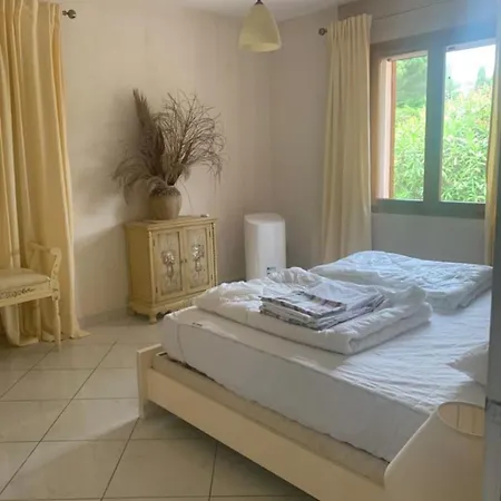 Villa With Sea View, 1 Km From The And Center, Bbq, Tennis Close By *